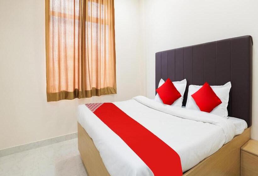 ホテル Oyo Flagship Nirmala Palace