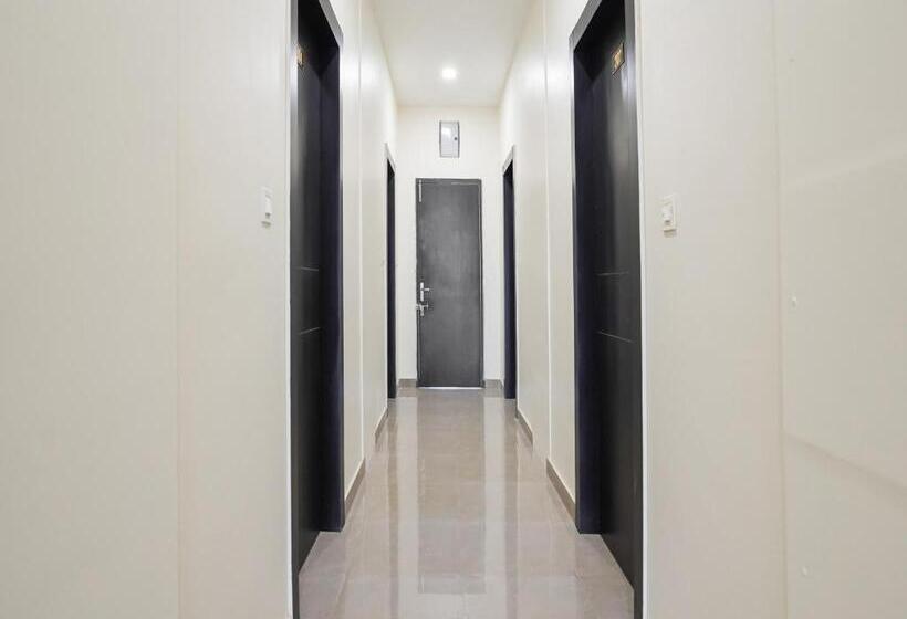 ホテル Oyo Flagship Nirmala Palace