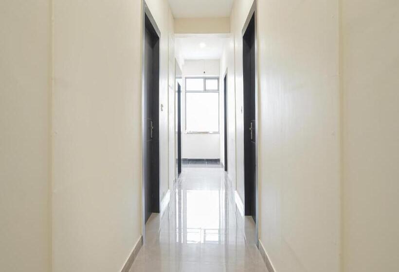 ホテル Oyo Flagship Nirmala Palace