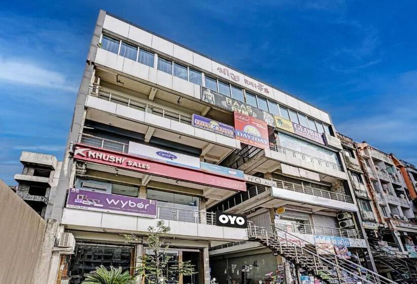 Oyo Flagship Hotel Day2day