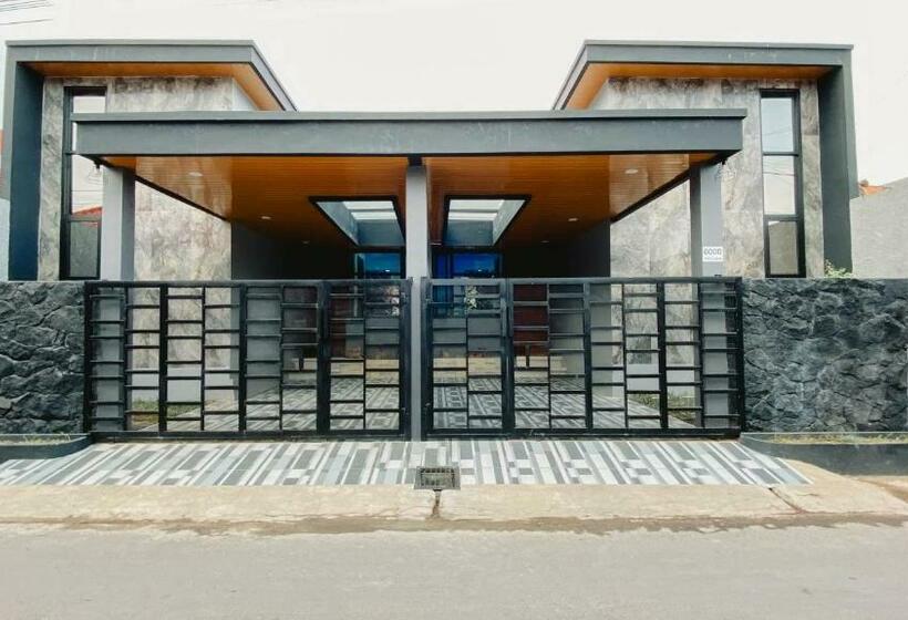 호스텔 Good Feeling Ketapang Harbour