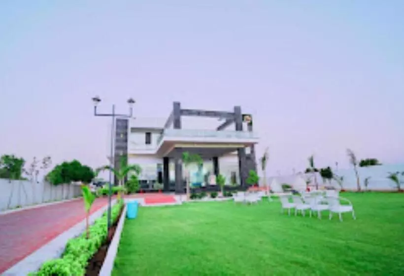 ホテル Iris Heaven Z By Radha Rani Resort