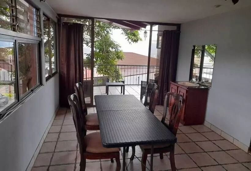 ペンション Casa Del Arbol Escazu