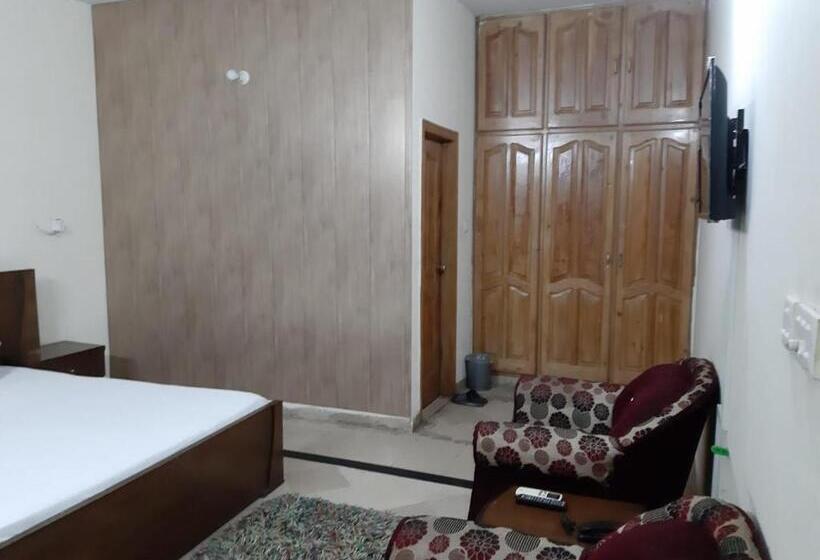 پانسیون Family Home