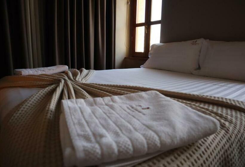 Hani I Gjelit Hotel, Korce