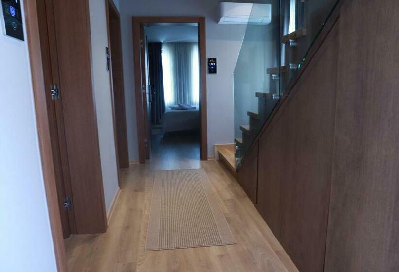 Hani I Gjelit Hotel, Korce