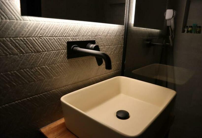 Hani I Gjelit Hotel, Korce