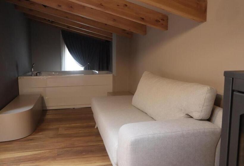 Hani I Gjelit Hotel, Korce