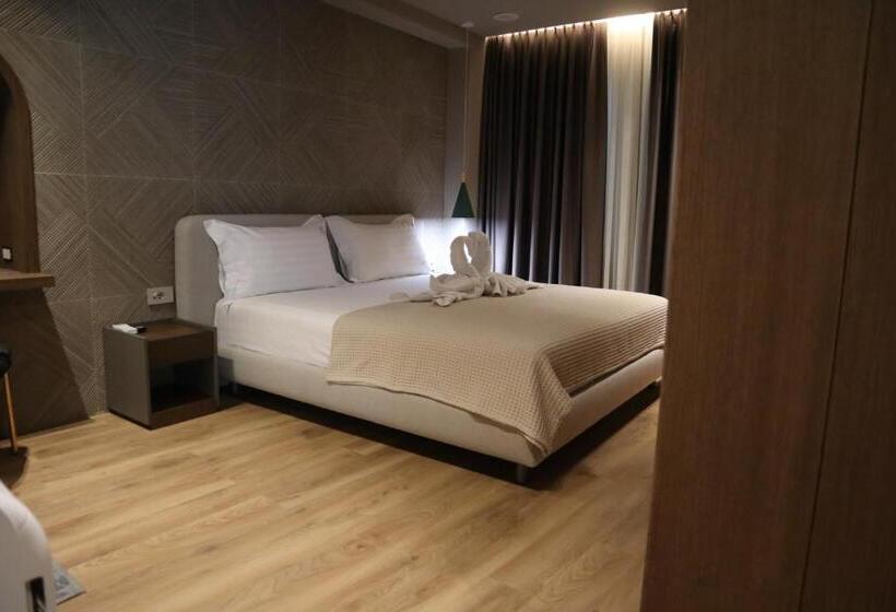 Hani I Gjelit Hotel, Korce