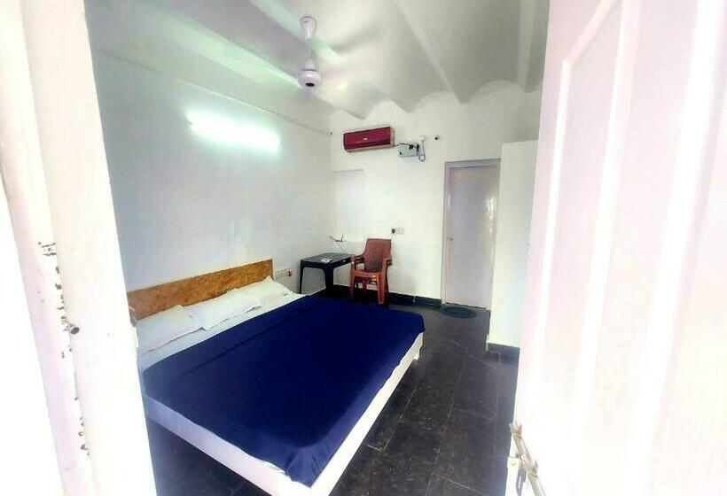 هاستل French Beach Inn