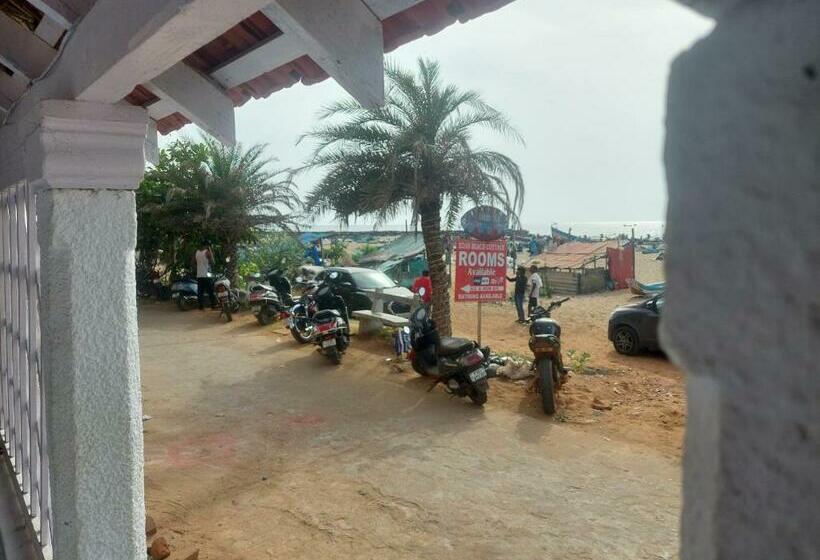 هاستل French Beach Inn