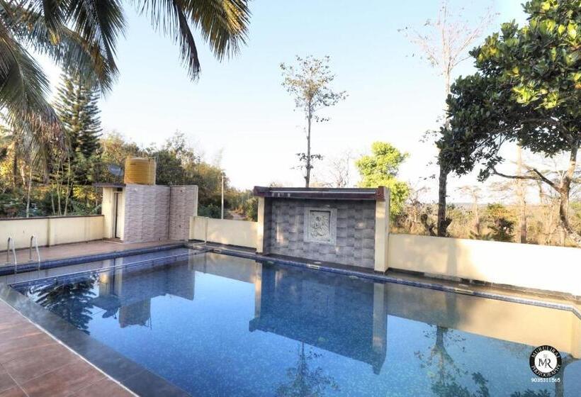 Курорт Coorg Avani Holiday Inn