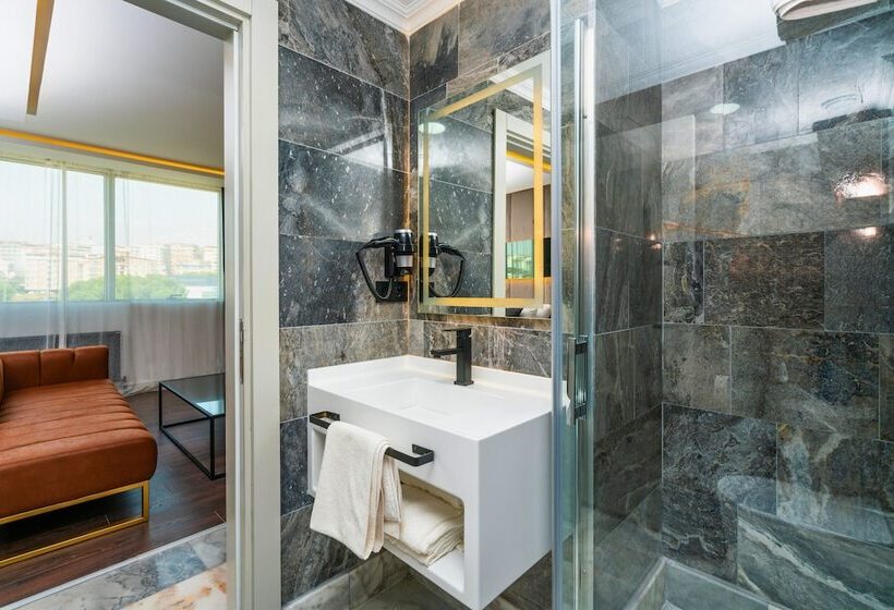 Hotel 216 Station Suite Gebze