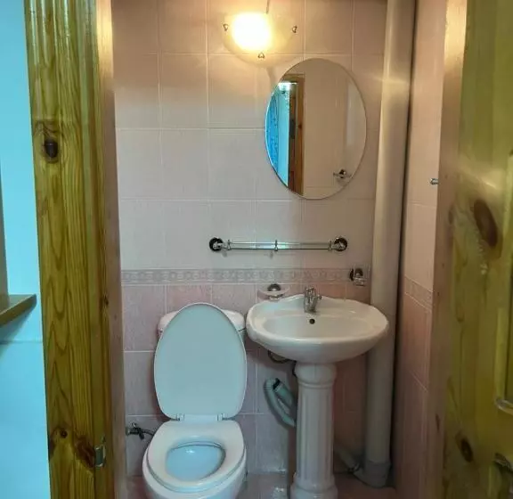 هتل Max House