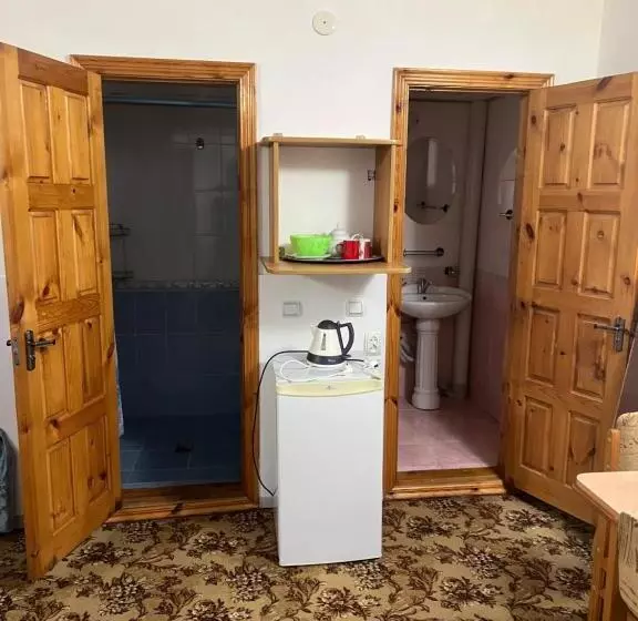 هتل Max House
