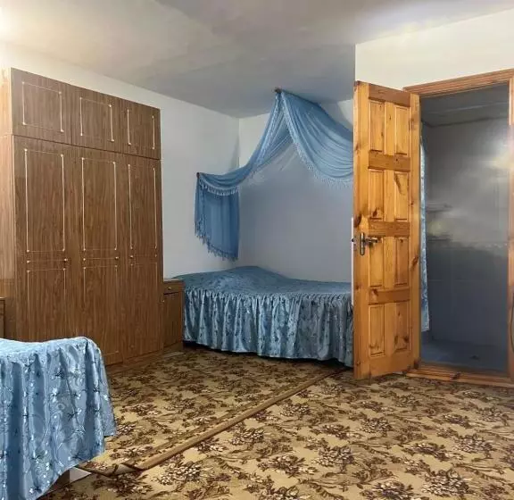 هتل Max House