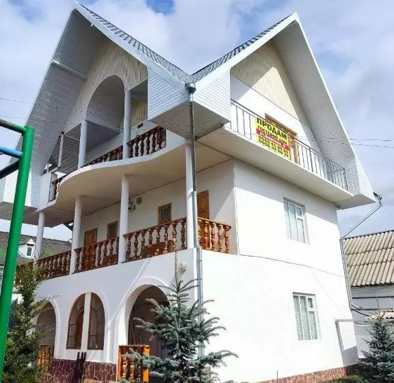 هتل Max House