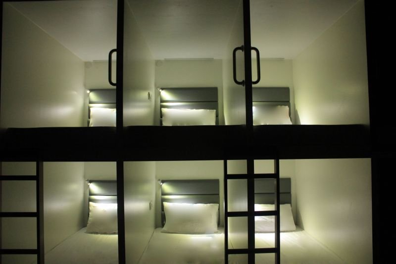 هتل Capsules @ The Little Red Dot