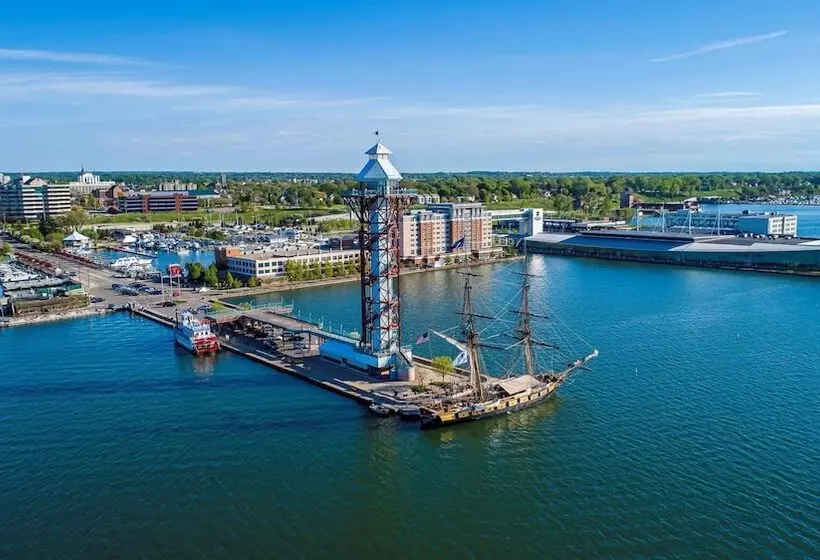 ホテル Courtyard By Marriott Erie Bayfront