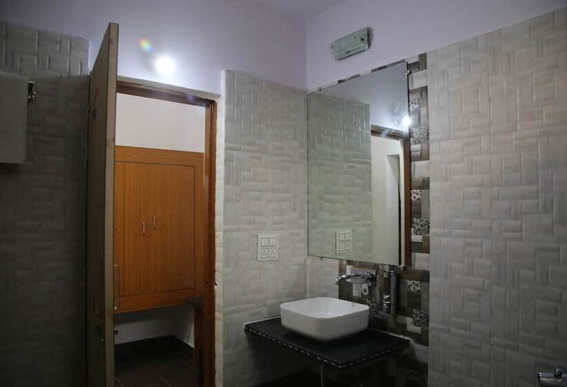 Отель Mogli Jungle Resorts Bandhavgarh