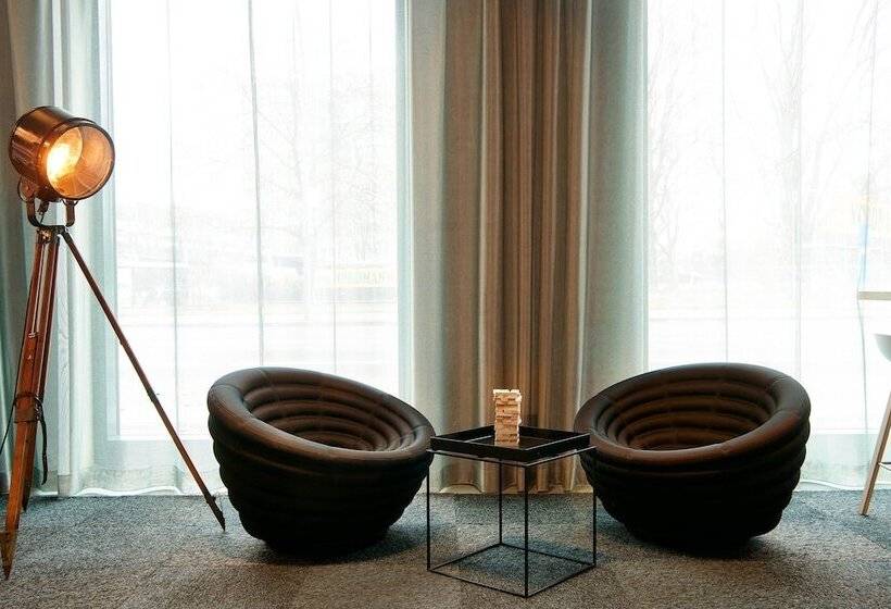 Отель Moxy Berlin Ostbahnhof