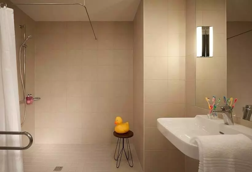 هتل Moxy Berlin Ostbahnhof
