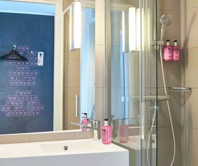 هتل Moxy Berlin Ostbahnhof