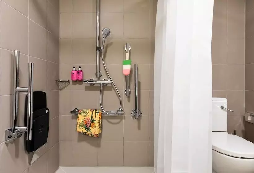 هتل Moxy Berlin Ostbahnhof