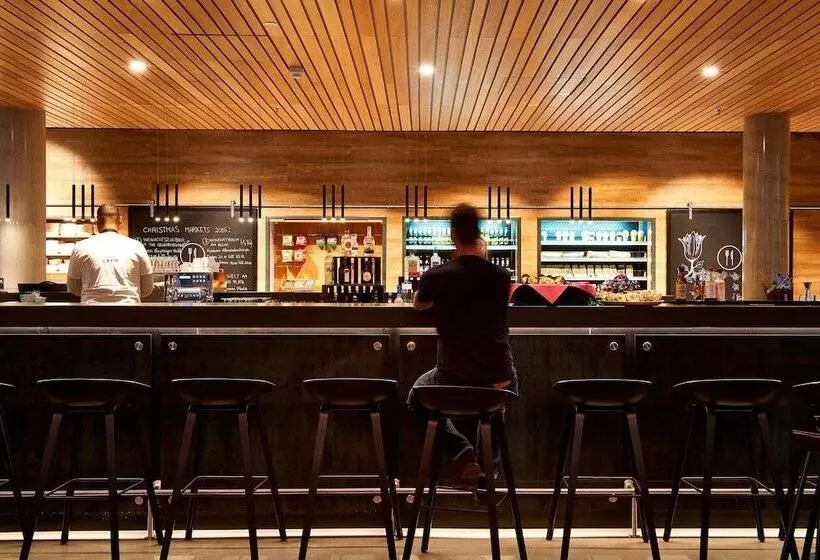 هتل Moxy Berlin Ostbahnhof