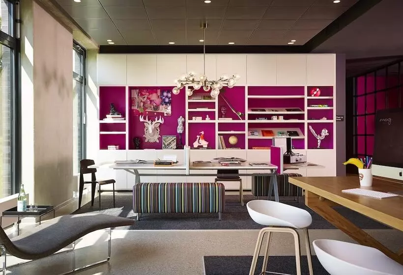 هتل Moxy Berlin Ostbahnhof
