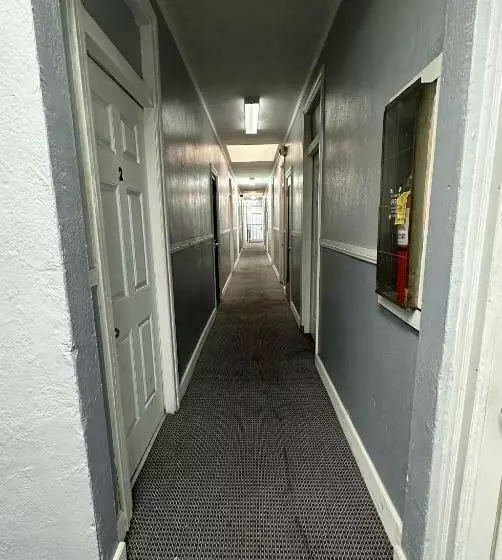 مُتل Unity Hotel   No Parking & Rooms Are Upstairs