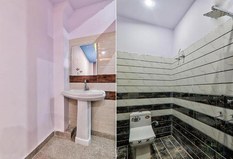 בית מלון כפרי Oyo Flagship Heaven Square