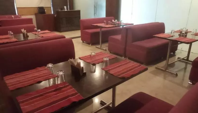 Hotel Meraj Inn