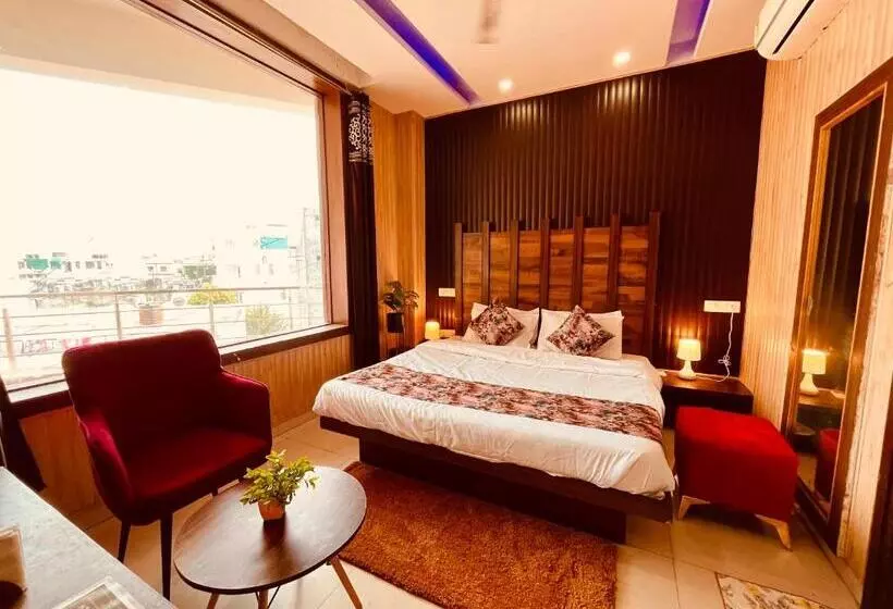 ホテル The Pearl Grand, Top Rated & Most Awarded Property In Chandigarh