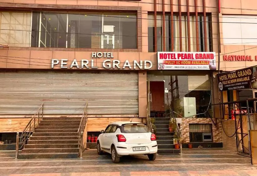 ホテル The Pearl Grand, Top Rated & Most Awarded Property In Chandigarh