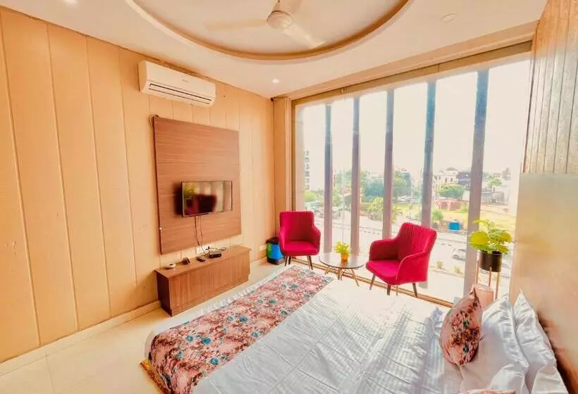 ホテル The Pearl Grand, Top Rated & Most Awarded Property In Chandigarh