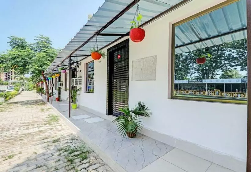 Hotelli Oyo Flagship T R Resort