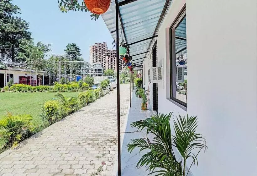 Hotelli Oyo Flagship T R Resort