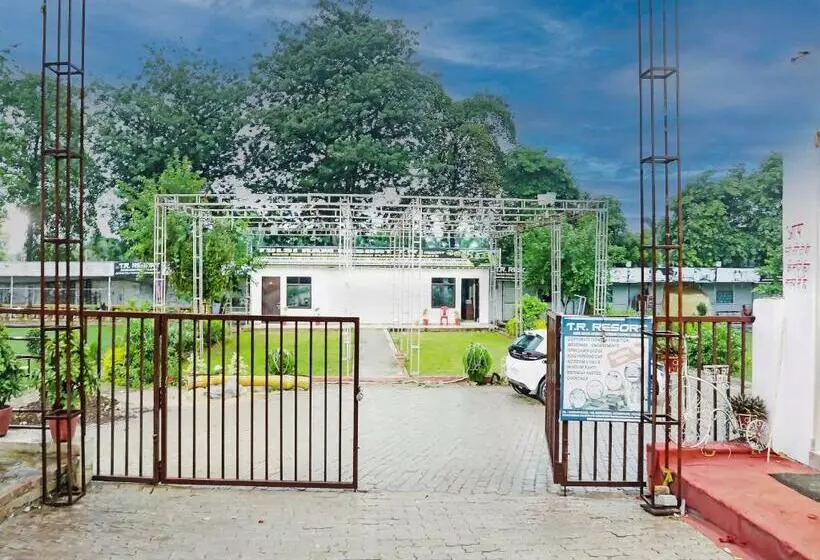 Hotelli Oyo Flagship T R Resort