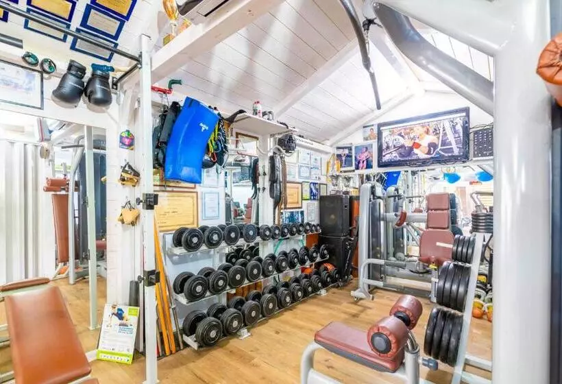 ペンション Villa Eden   Wellness Oasis With Pool And Gym