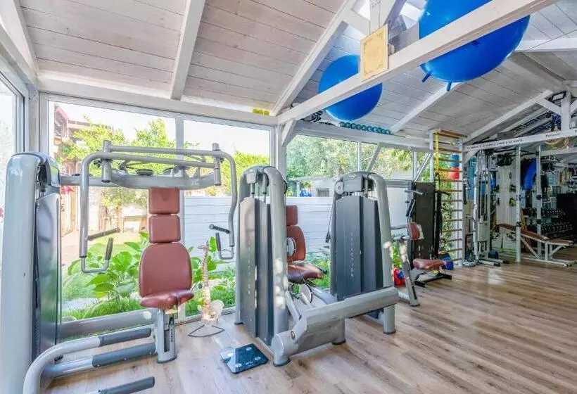 ペンション Villa Eden   Wellness Oasis With Pool And Gym