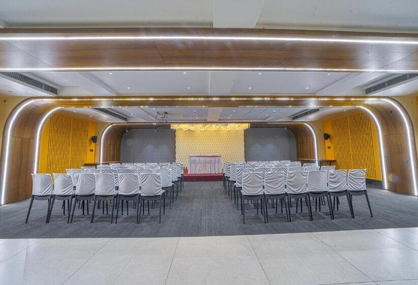 فندق Devgiri Inn And Restaurant