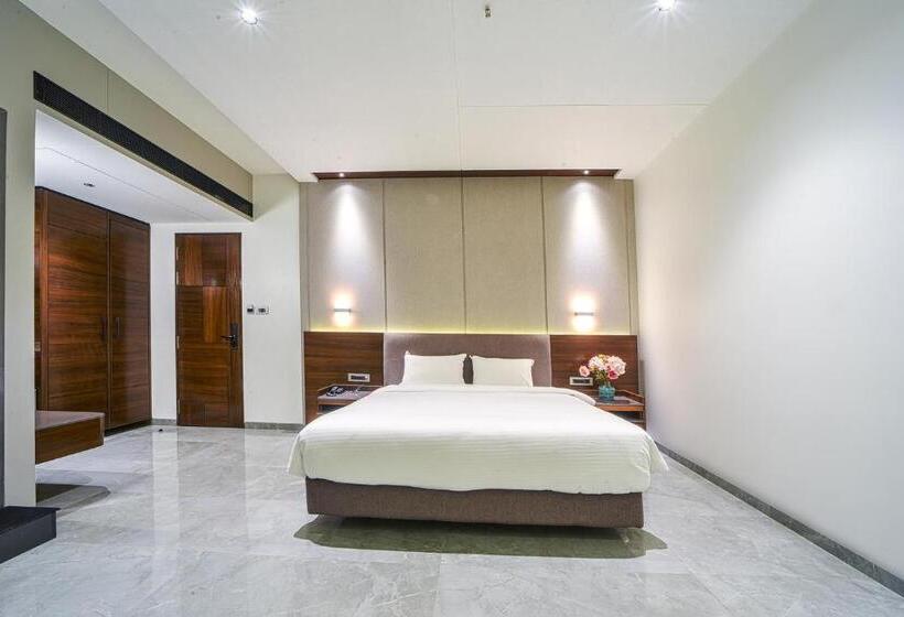 فندق Devgiri Inn And Restaurant