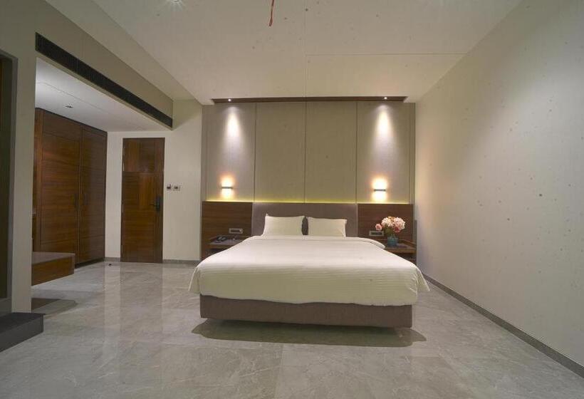 فندق Devgiri Inn And Restaurant