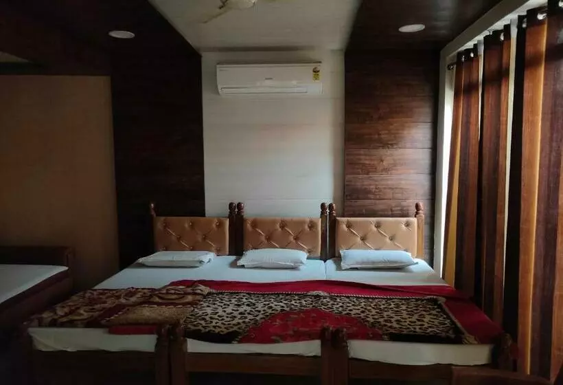 ホテル Shubhadra Guest House