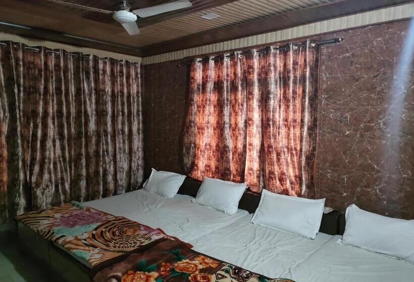 ホテル Shubhadra Guest House