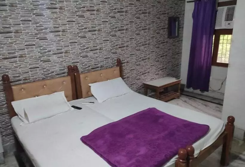ホテル Shubhadra Guest House