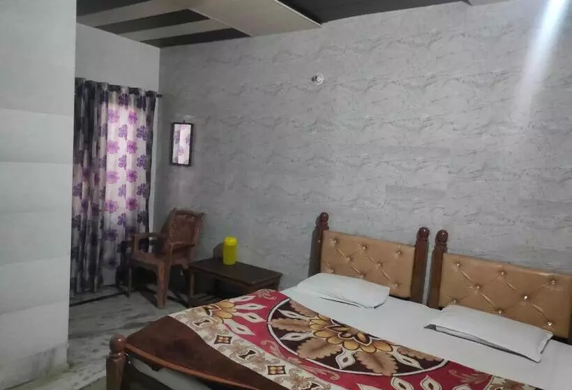 ホテル Shubhadra Guest House