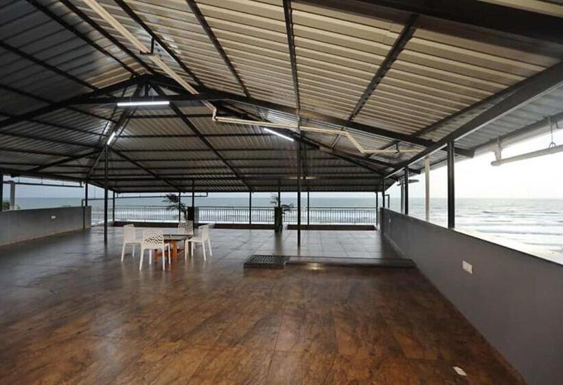 בית מלון כפרי The Oceanic Beach Front