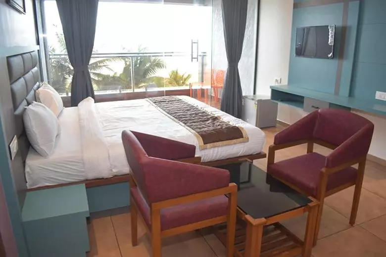 Hotelli The Oceanic Beach Front